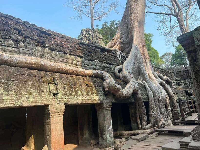 1-Day Angkor Wat Private Tour with Spanish Tour Guide. - South Gate of Angkor Thom and Bayon’s famous faces