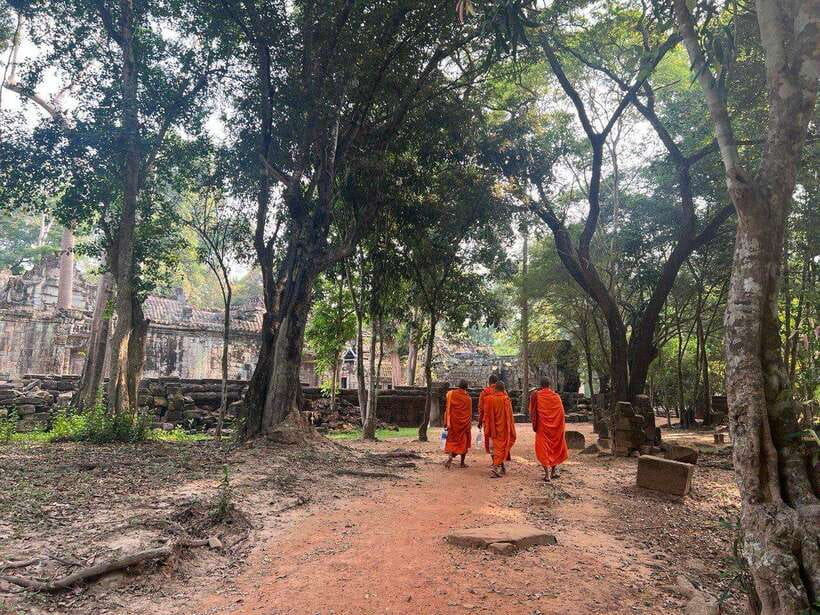 1-Day Angkor Wat Private Tour with Spanish Tour Guide. - Hotel pickup and the private comfort factor
