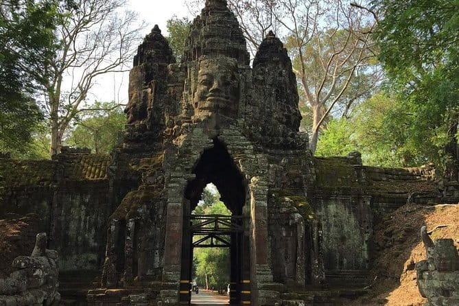 1 Day Angkor Wat with Sunrise Tour - Preah Palilay: when the route slows down under a big tree