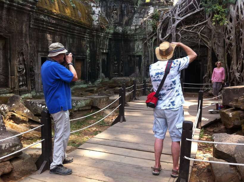 1-Day private Angkor Temple Tour from Siem Reap - Tonle Om Gate (South Gate): entering Angkor Thom the smart way