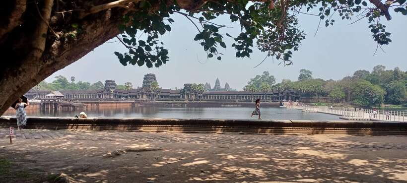 1-Day private Angkor Temple Tour from Siem Reap - A quick strategy stop: shade, photos, and momentum