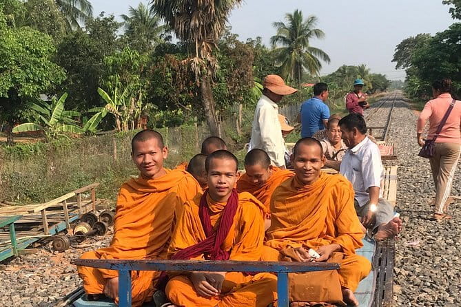 1 day special Tour: Angkor Wat,Bayon,Ta Prohm, Bantey srei and Beng Mealea - Angkor Thom and Bayon: the gates and the stone faces