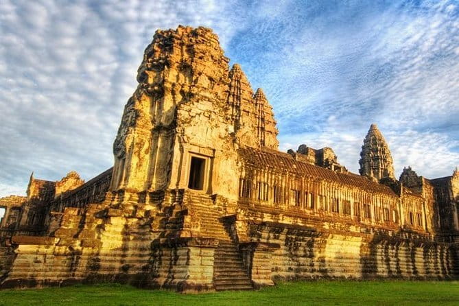 1 day special Tour: Angkor Wat,Bayon,Ta Prohm, Bantey srei and Beng Mealea - Beng Mealea: the jungle ruins that feel less restored
