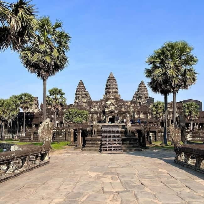 1-Day Trip to Angkor Wat with a Private or Shared Guide in Spanish - How the day starts: hotel pickup, temple pass, then go