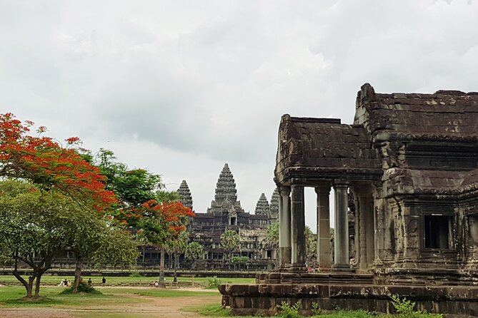 1day private tour to all majestic Temples in Angkor and Sunset - Baphuon, Phimeanakas, and the royal palace compound feel