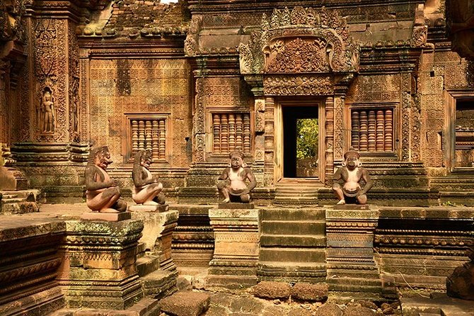 2-Day : Angkor Sunrise, Kompong Phluk Sunset & Banteay Srei Tour - Srah Srang and breakfast, a royal pool break that actually helps