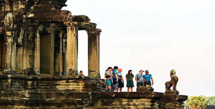 2-Day: Angkor Temple Treasures and Unique Floating Lifestyle - Day 2 at Angkor Wat: Grand Circuit Highlights and Temple Variety