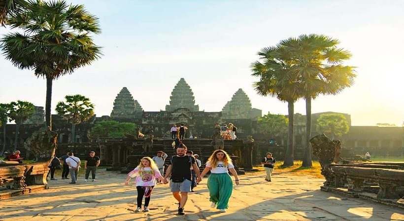 2-Day: Angkor Temple Treasures and Unique Floating Lifestyle - Day 1 in Angkor Thom: South Gate to Bakheng Sunset