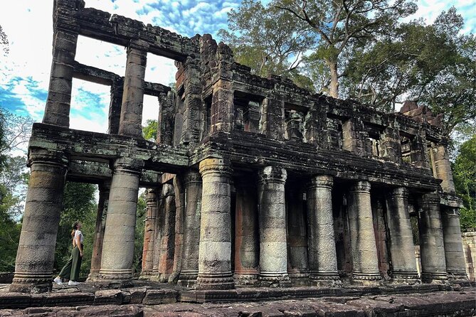 2-Day Angkor Wat Tour with Banteay Srei and Floating Village - Best time to visit Kampong Phluk for the kind of photos you want