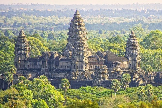 2-Day Best of Angkor Wat and Tonle Sap Lake Tour - Day 1: Angkor Wat and Angkor Thom with a guided flow