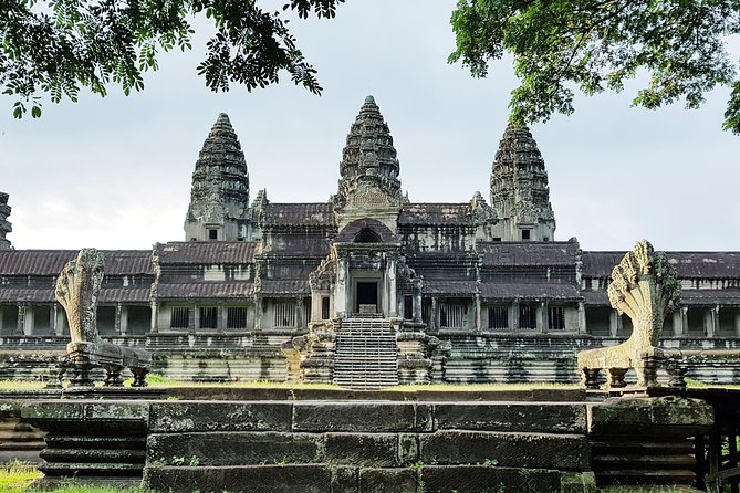 2 Day private tour: Small tour, Big tour, sunrise and sunset,floating village. - Preah Khan and Banteay Srei: where carvings and atmosphere come together