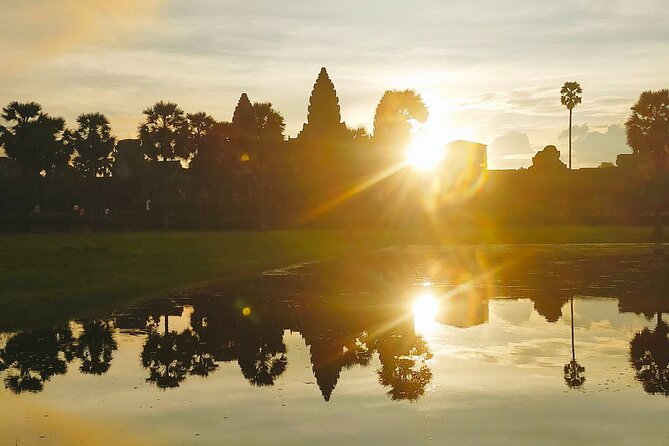 2-Day tour with sunrise - Day 1: starting early, buying your Angkor ticket, and hitting Angkor Wat