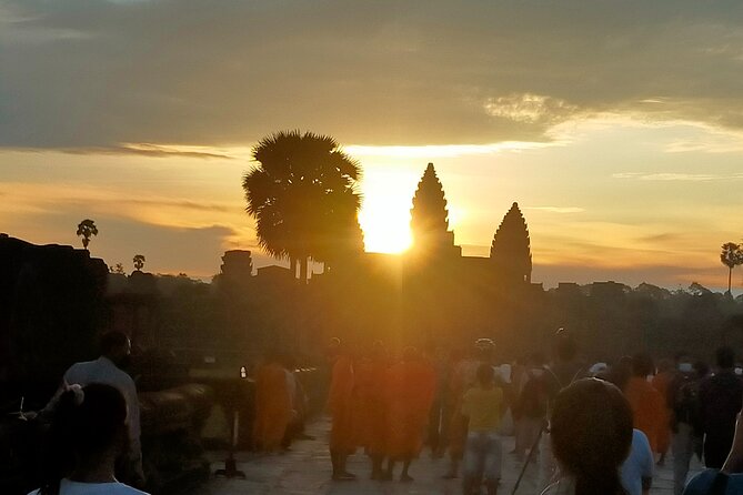 2-Day tour with sunrise - Day 2: sunrise by the west gate, breakfast afterward, then Preah Khan