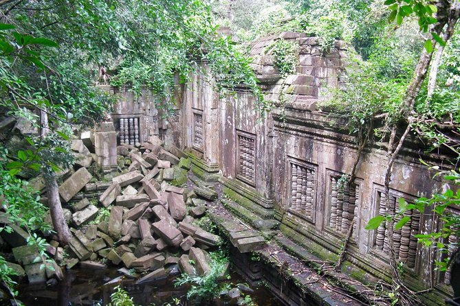 2-Days Private Tour Discovery Angkor Wat , Waterfall and Beng Mealea Temple - Phnom Kulen National Park: waterfall time plus 1000 linga carvings
