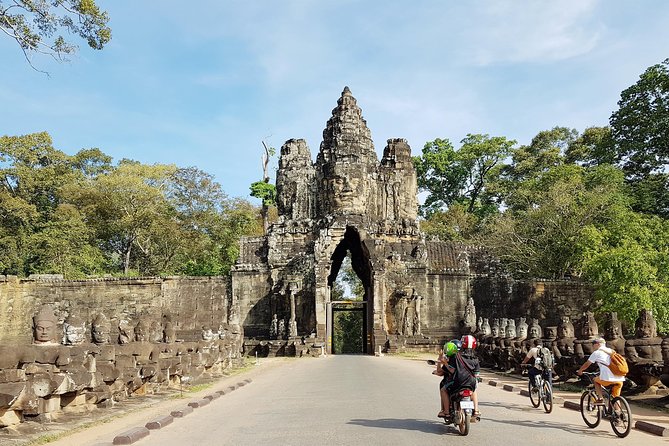 2-Days Private Tour in Angkor Sunrise, Banteay Srei and Beng Mealea Temple - Beng Mealea: the untouched-feeling ruins and the overgrowth effect