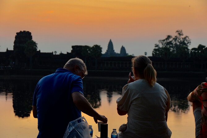 2 Days Tour in Siem Reap including Lunch, Dinner & Apsara Show - Preah Dak palm cakes and Banteay Srei’s delicate sandstone work