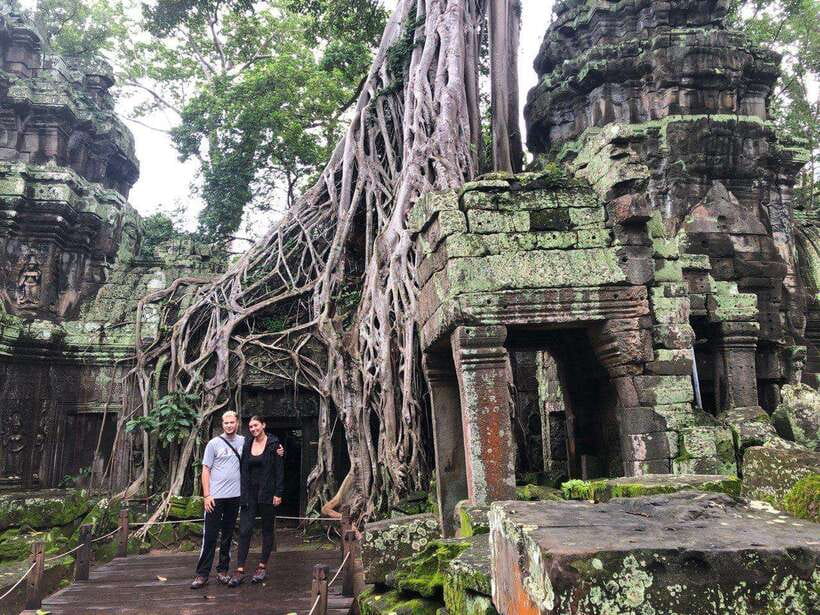 3-Day Exploring Angkor Wat & Siem Reap Highlights Tour. - Day 3: Kompong Phluk on Tonle Sap, Wat Thmei, Old Market