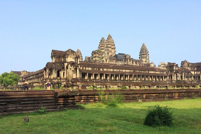 3-Day 'Temples & Tonle Sap' Tour - Day 2: Angkor Wat sunrise plus a tight cluster of nearby temples