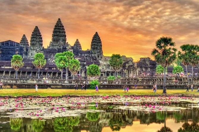 3-Day Tour(Unforgettable Angkor Temple Complex, Banteay Srei& Floating Village) - Day 1 Inside Angkor Thom: Ta Prohm to the Elephant Terraces