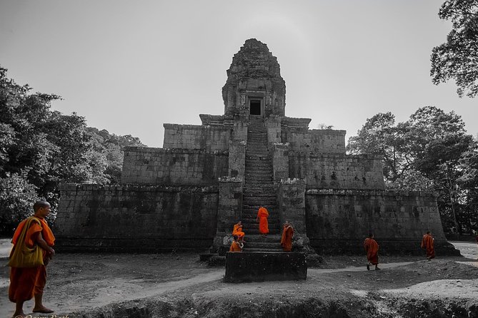 5-Day All Major Temples & Kulen Mount Waterfall & Koh Ker & Beng Mealea - Day 1: Angkor Thom South Gate, Bayon Faces, and Angkor Wat Big Finish