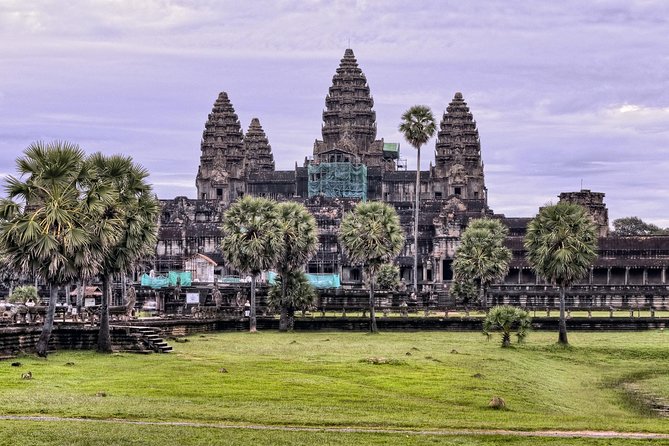 5 Must-See Temples With Private Guided Tour - Stop 1: Angkor Wat in 45 Minutes, the Big-First Impression