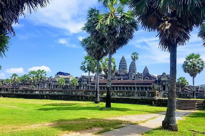 Angkor 2-Day Sunset & Sunrise Small-Group Tour - The AC vehicle, cold towels, and why comfort is part of the value