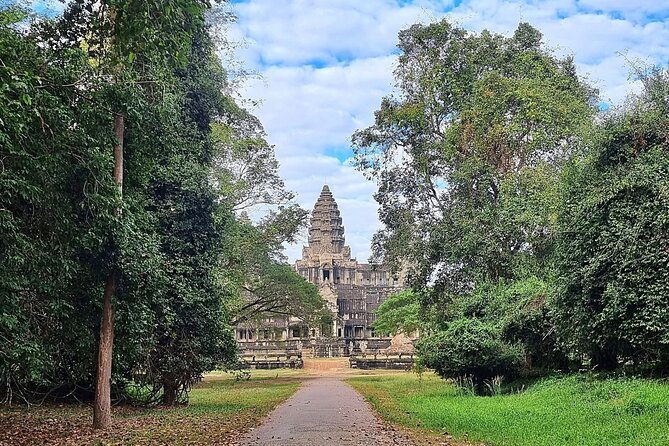 Angkor Explorer by Cambodiajeep - Stop 1: Angkor Wat in about 1 hour