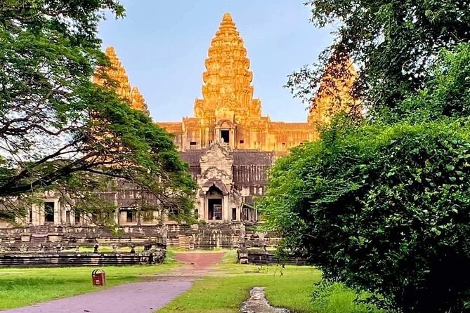 Angkor Full Day Tour All The Main Temples - Srah Srang lunch break: a timed pause near the ruins