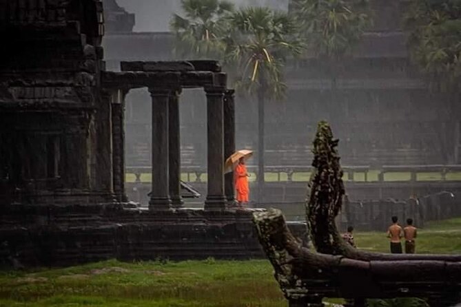 Angkor Full Day Tour All The Main Temples - Angkor Wat: carvings, scale, and the time to watch the crowd pattern