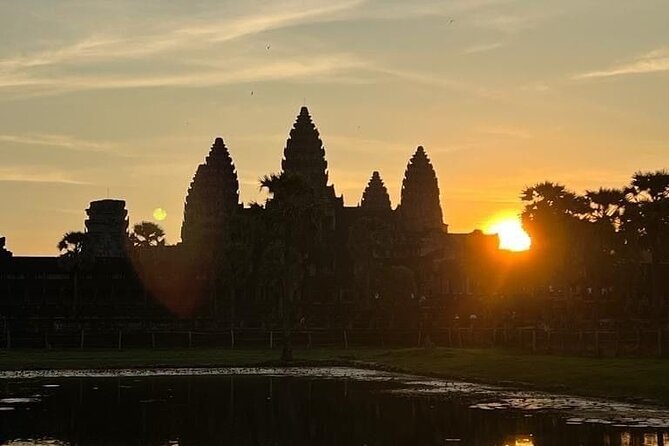 Angkor Full Day Tour All The Main Temples - Phnom Bakheng for sunset: the late-day payoff