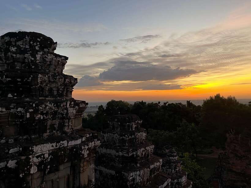 Angkor Highlights and Sunset Tour - Victory Gate to Terrace of the Elephants: Angkor Thom in bite-size