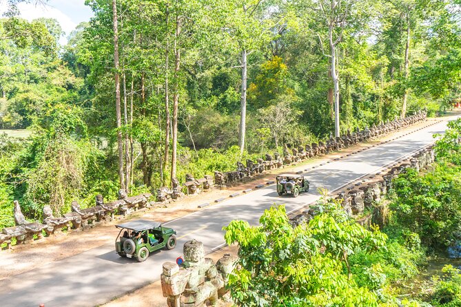 Angkor Jeep Tour Discovery - Inclusive Lunch - Srah Srang stop, lunch with a calmer view