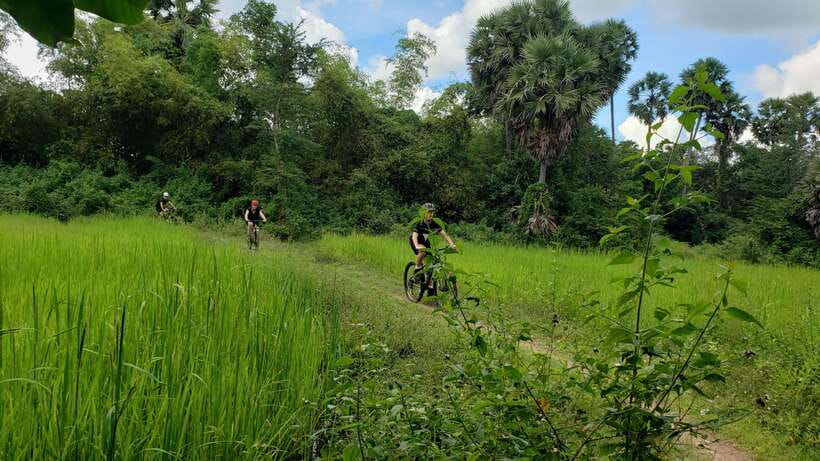 Angkor Jungle Biking Adventure Private Cycling Tour - Victory Gate and Angkor Thom (about 45 minutes): the city section