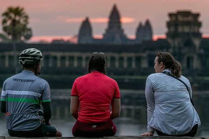 Angkor Sunrise Bike Tour / E-Bike or Tuk Tuk - After sunrise: breakfast and rolling out behind Angkor Wat
