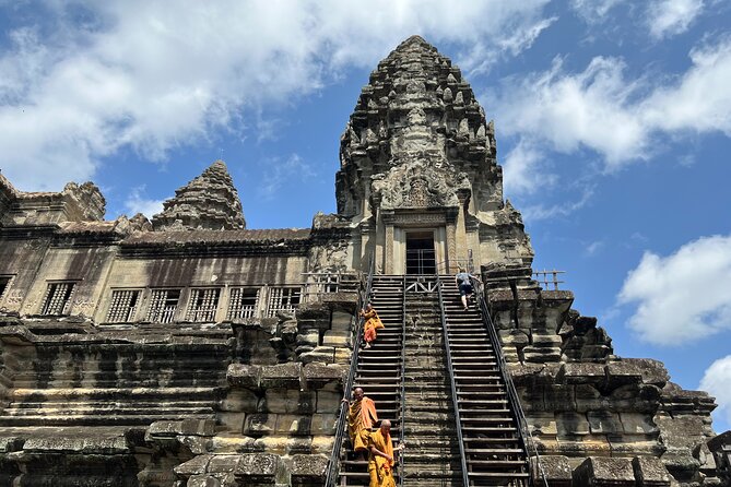 Angkor Sunrise Bike Tour with Lunch Included - Angkor Thom and the Victory Gate: City-Scale Bites