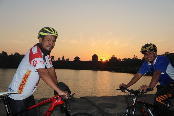 Angkor Sunrise Expedition Cycling Through Serene Backroads - Stop 5: Bayon Temple and the end-of-day face towers