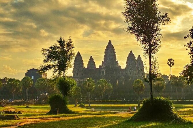 Angkor Sunrise Expedition Cycling Through Serene Backroads - Guide quality matters: why Chayy’s style can make or break it