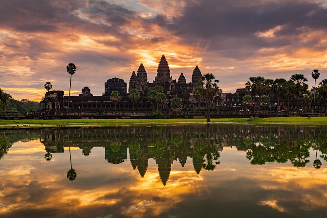 Angkor Sunrise Small Group Tour Inclusive Breakfast and lunch - Srah Srang breakfast: a calmer pause before the jungle temples