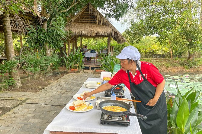 Angkor Sunrise Vespa Tour / Tuk Tuk or Car - Srah Srang breakfast break: a calm pause before the bigger temples