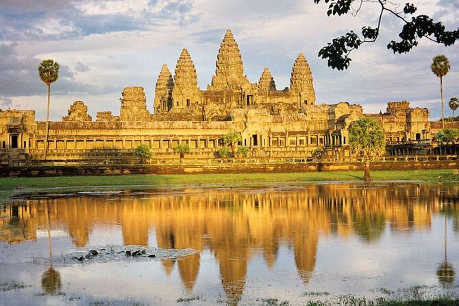 Angkor Thom Ta Prohm and Sunset in Angkor Wat Golden Hour Tour - The guides and the picture-making edge