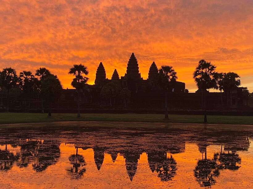 Angkor Wat 2-Day complex Sun rise & Sun set with Guided Tour - Price and value: the $30 tour fee is only half the budget