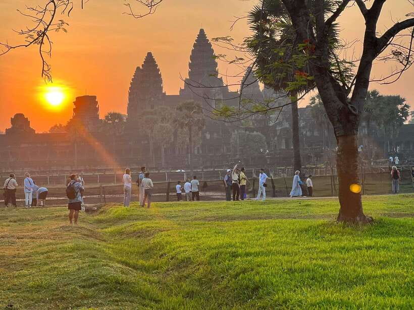 Angkor Wat 2-Day complex Sun rise & Sun set with Guided Tour - Tickets, dress code, and what to pack so you do not suffer