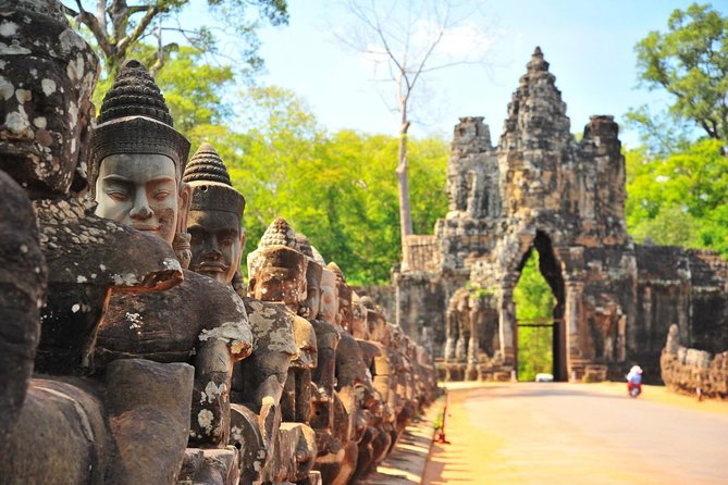 Angkor wat and Small group temples Full day tours - A small-group Angkor day in a big park