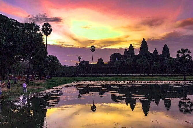 Angkor Wat & Banteay Srei 1-Day Tour - The 5:00 am Angkor Wat sunrise window and why it’s the whole point