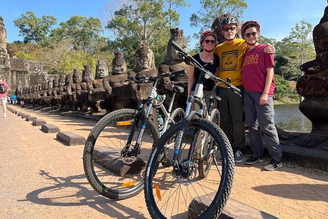 Angkor Wat Cycling Tour - Stop 1: Angkor Wat, the main stage for your morning
