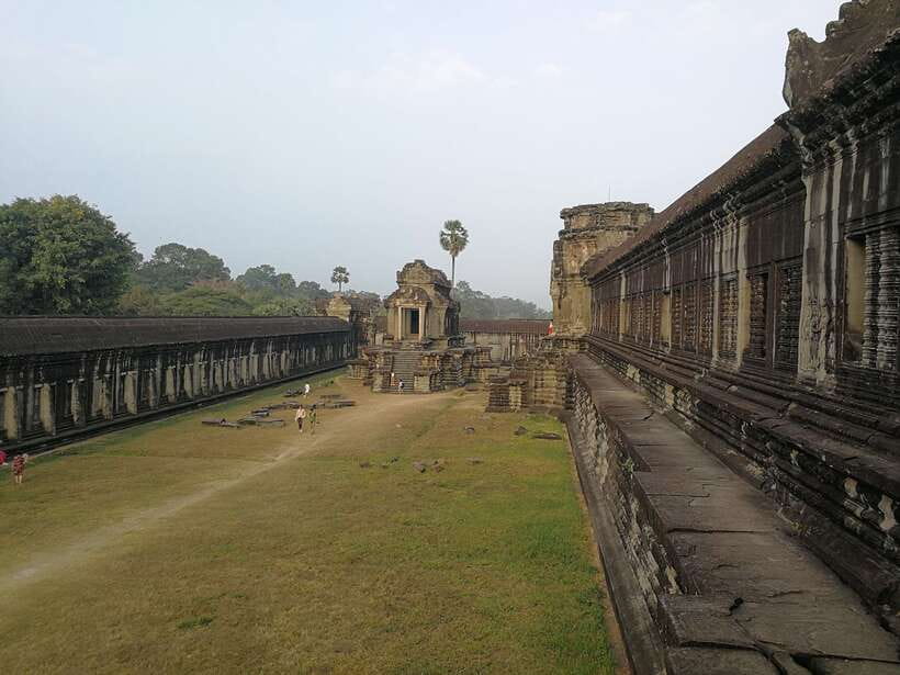 Angkor Wat Full-Day Private Tour with Sunrise - Timing details: what you will do and when the day ends