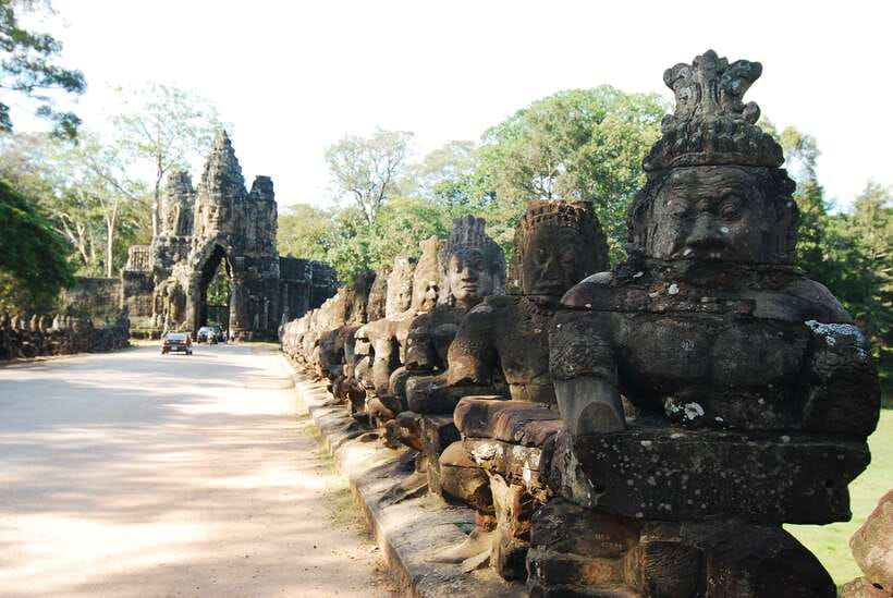Angkor Wat Full-Day Private Tour with Sunset - Dress code and walking reality in Angkor Wat’s working world