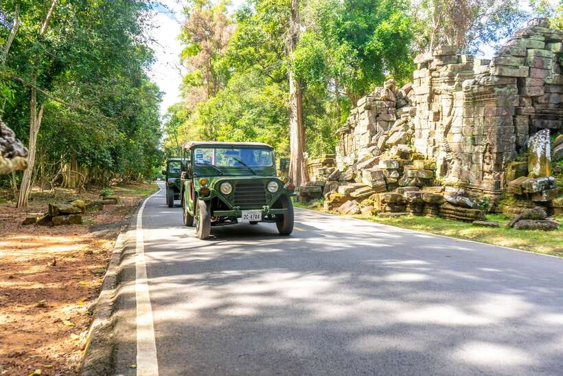 Angkor Wat: Guided Jeep Tour Inclusive lunch at local house - Ta Prohm Jungle Time, Vines, and Photo Breaks