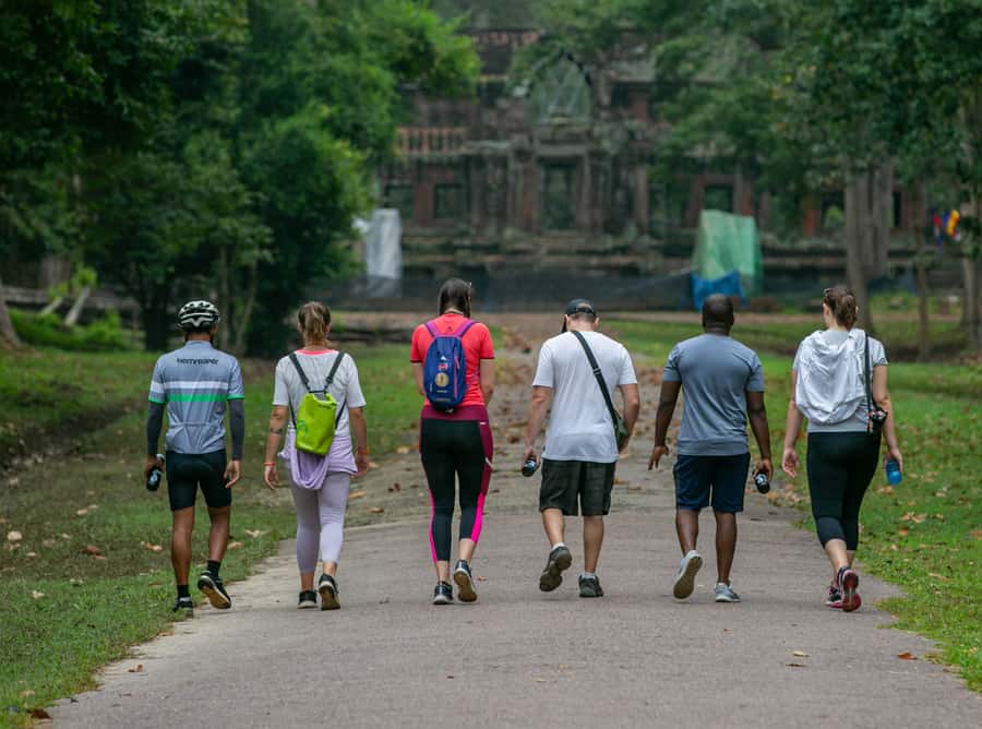 Angkor Wat: Guided Sunrise Bike Tour w/ Breakfast and Lunch - Bayon Temple and Angkor Thom: guided time without the stampede