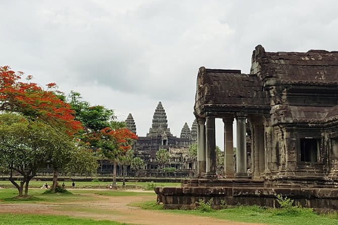 Angkor Wat Guided Tour - Angkor Thom, Gate to Bayon, and the big-picture walk of 3 hours